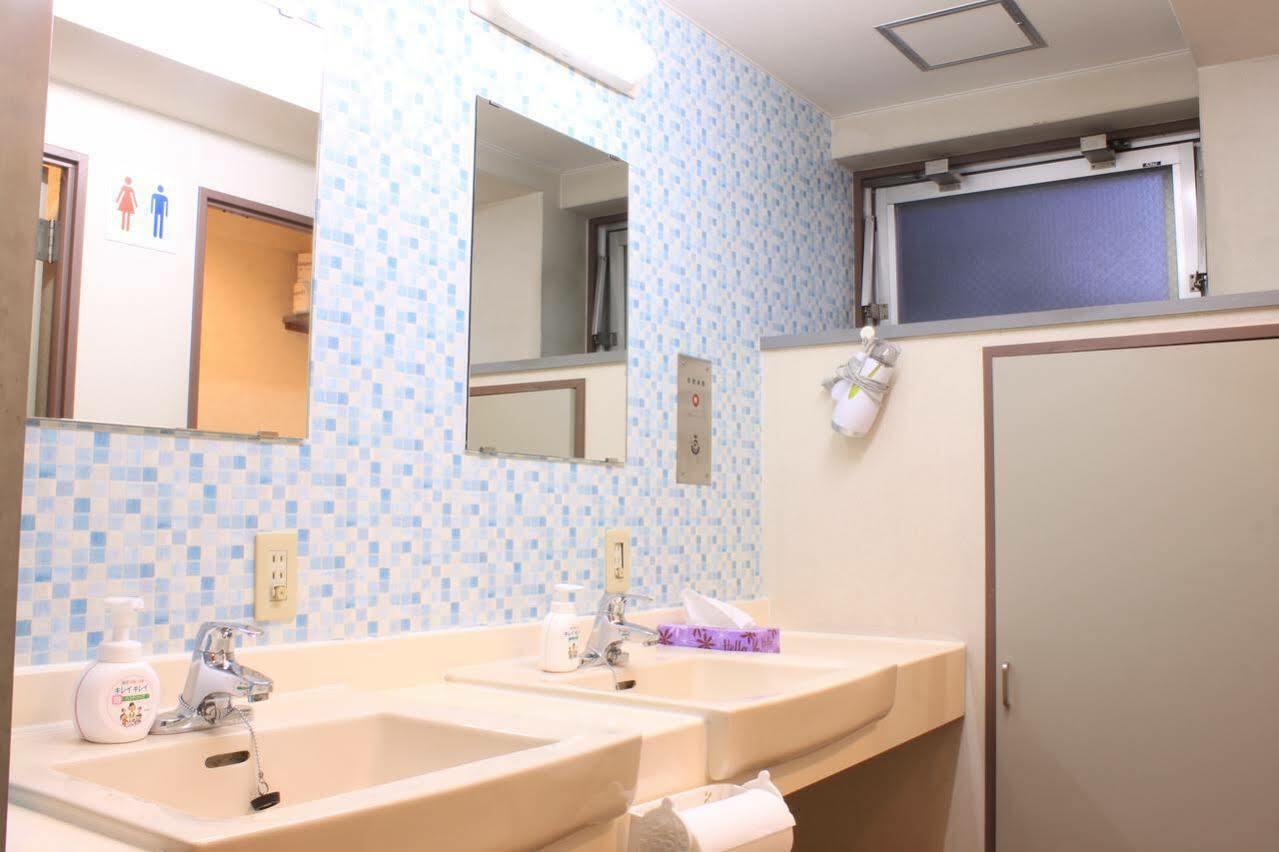 T&K Hostel Kobe Sannomiya East Екстер'єр фото