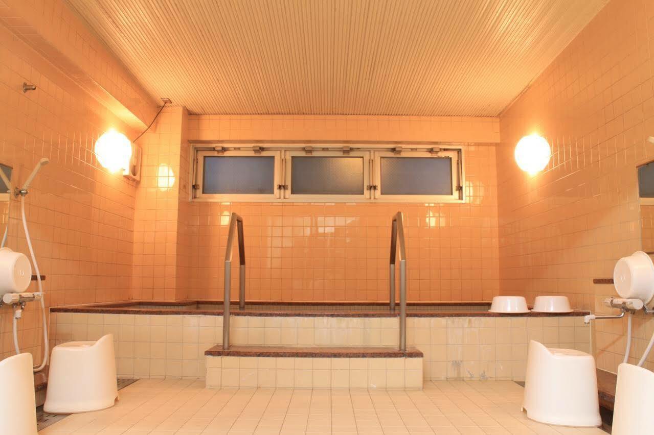 T&K Hostel Kobe Sannomiya East Екстер'єр фото